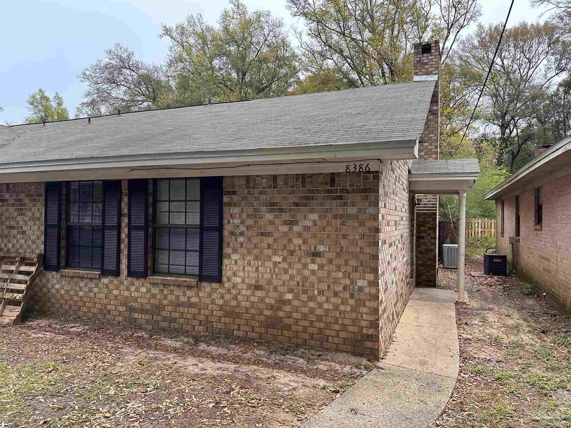 Foto principal - 8386 Carl Dean St
