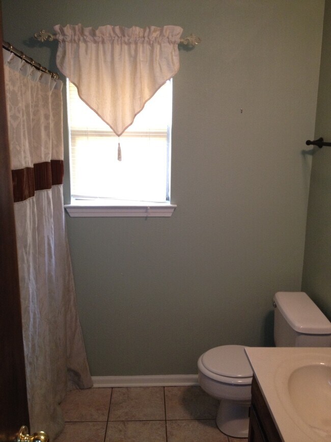 Foto del edificio - Compare this home to HGTV! $1675 near new ...