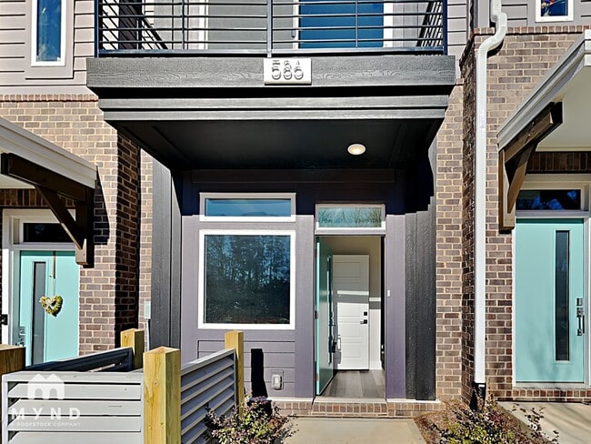 Building Photo - 586 W End Dr