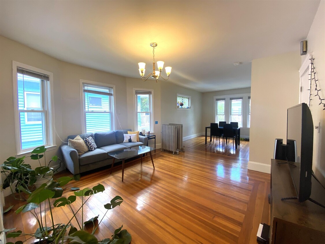 Primary Photo - 26 Burnham St