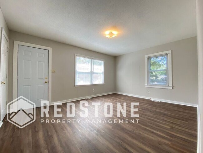 Building Photo - 2 Bedroom, 1 Bath - House