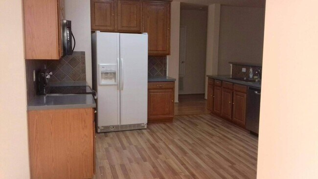 Kitchen - 3109 Paradise Valley Dr