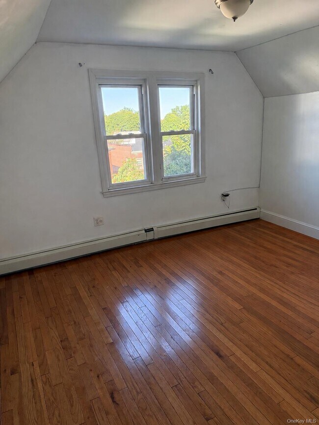 Foto del edificio - 1337 Ellison Ave