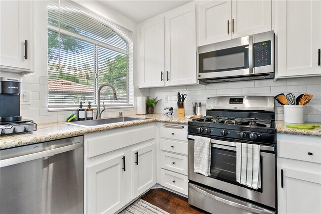 Building Photo - 30902 Club House Dr