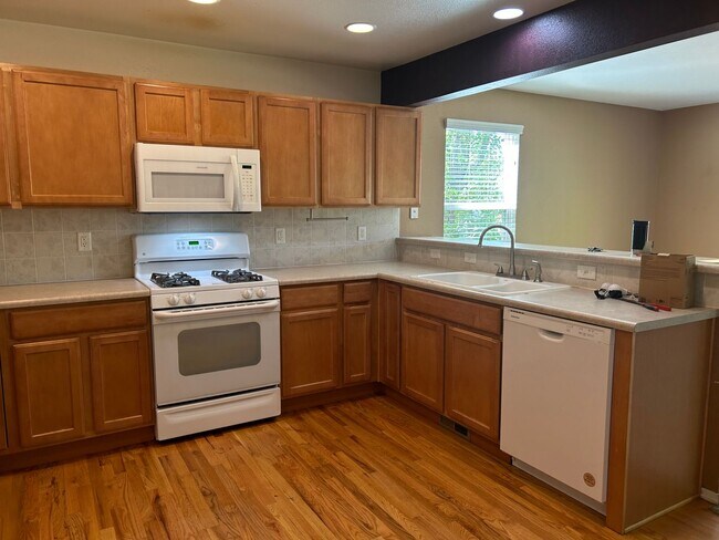 Foto del edificio - Comfortable 3-Bedroom Home with Community Amenities in Fort Collins – Available Now