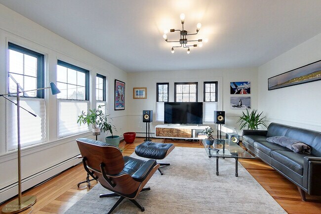 Foto del edificio - 90 Bliss Rd