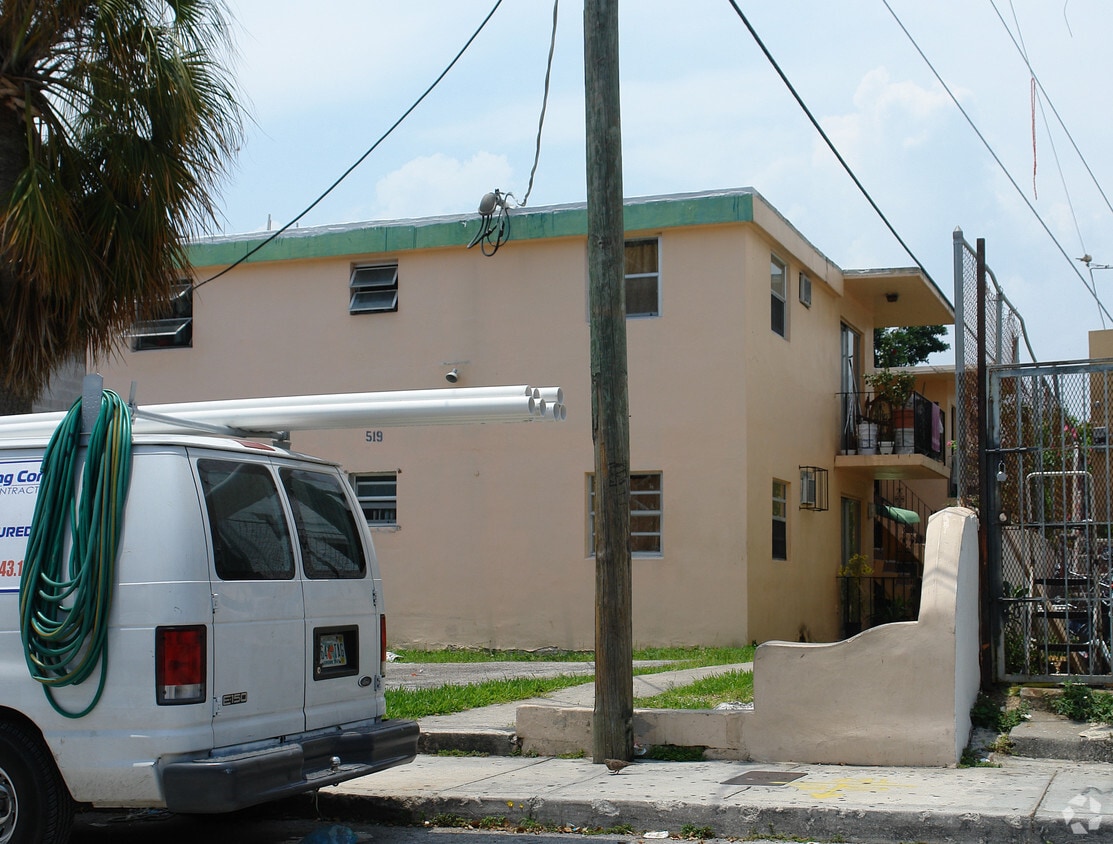 Side View - 519 SW 5th St