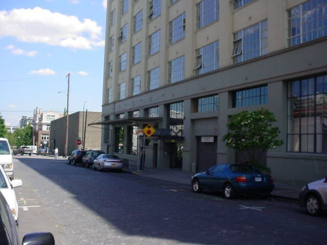 Building Photo - Huge Work/Live Loft in Rarely Available Ir...