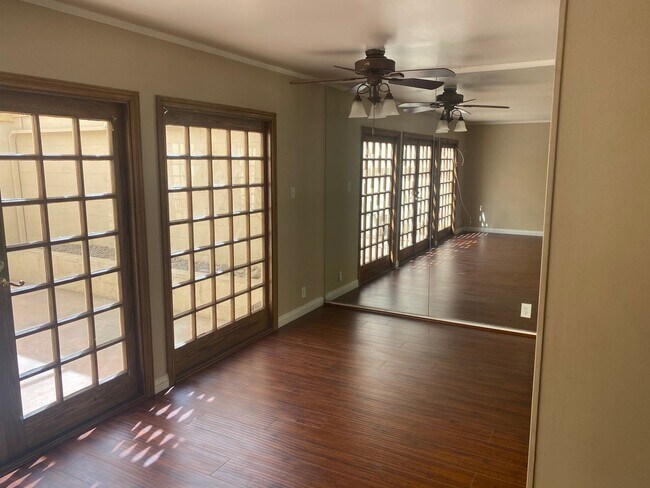 Foto del edificio - Townhome featuring a vintage floor plan