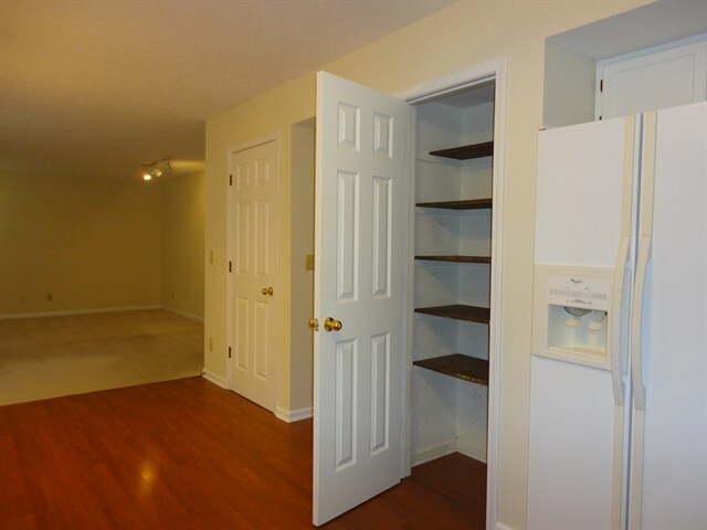 Building Photo - 6295 Valleyview Drive