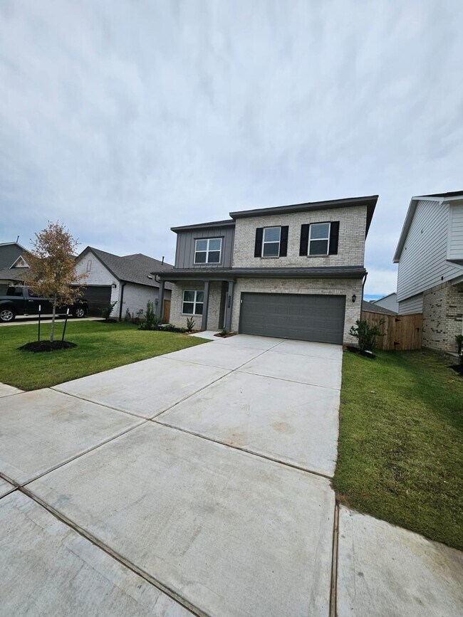 Foto del edificio - 2727 Crested Creek Ln