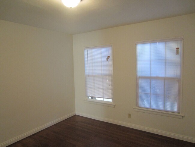 Foto del edificio - 1319-1325 E Phillips St