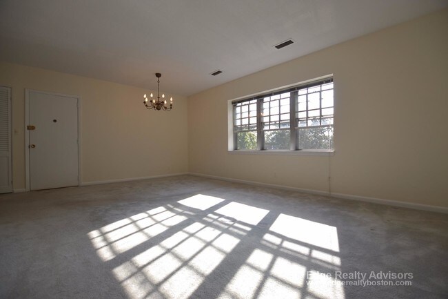 Foto del edificio - 207 Lake Shore Rd