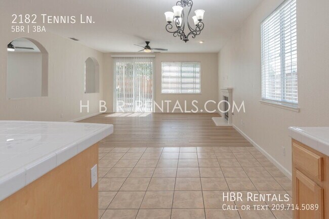 Foto del edificio - 2182 Tennis Ln