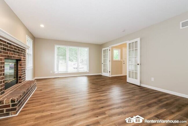 Building Photo - 4 Bed 2.5 Bath In Olathe! Available NOW!!