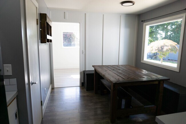 Building Photo - Three Bedroom with a Den Home For Rent