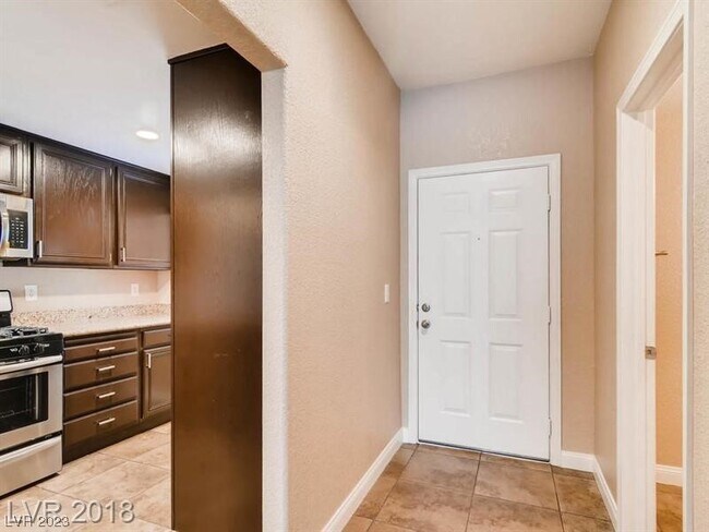 Building Photo - 365 Seine Way
