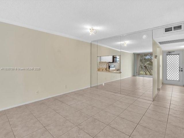 Foto del edificio - 9311 Orange Grove Dr