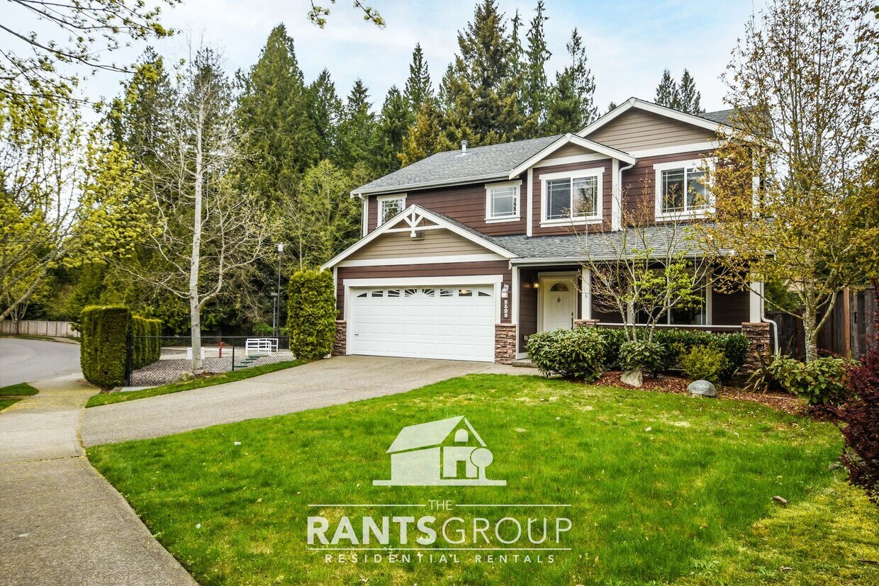 Foto principal - Spacious and Versatile Home in Sought-Afte...