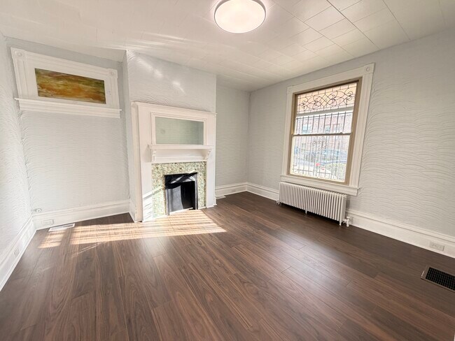 Building Photo - 122 Maple Ter