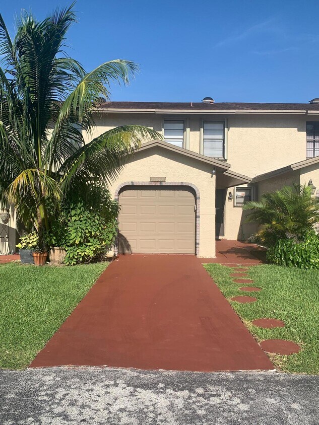 Primary Photo - 23359 SW 55th Way B Boca Raton Fl 33433