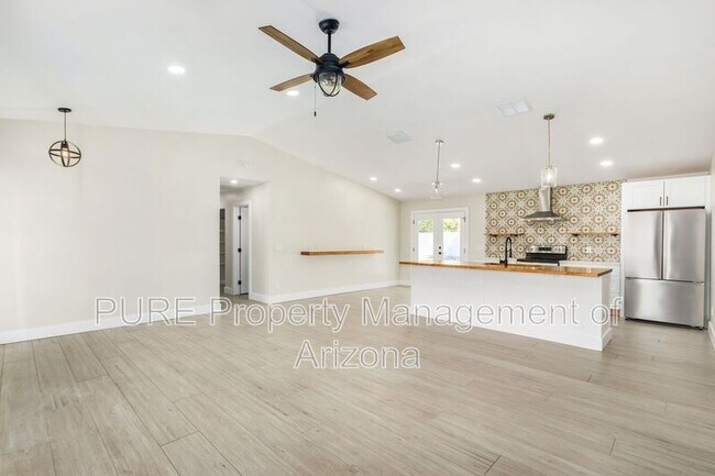 Foto del edificio - 6802 E Beverly Ln