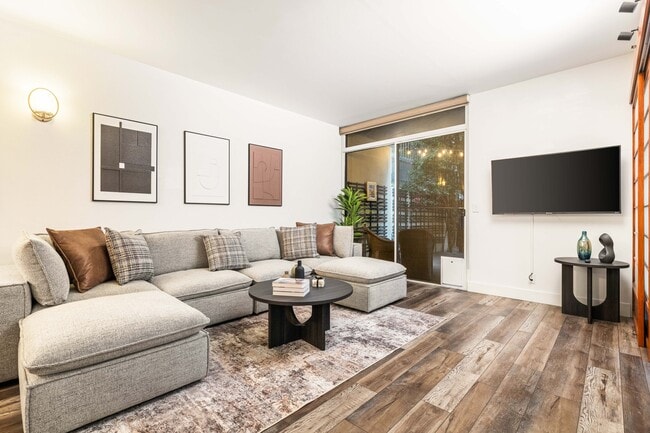 Photo - 600 W 9th St Apartment