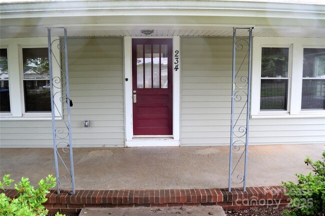 Building Photo - 234 N Eastway Dr