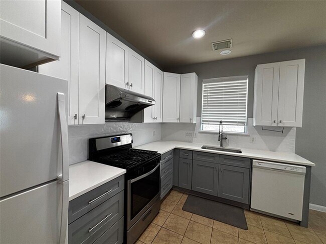 Building Photo - 2212 Buffalo Tundra Dr