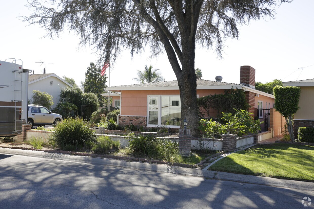 Primary Photo - Stewart Apartments