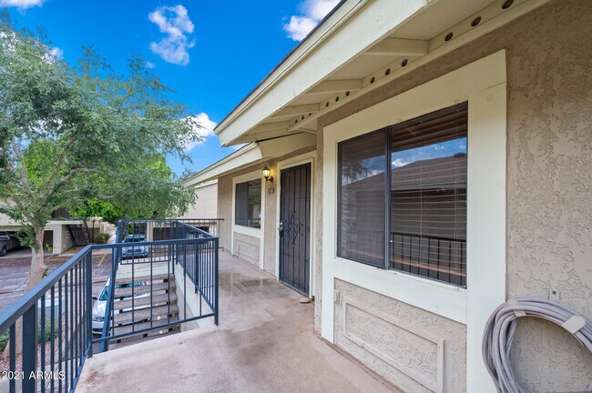 Foto del edificio - 1262 N 84th Pl