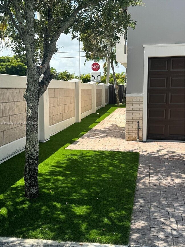Foto del edificio - 10400 NW 58th Terrace