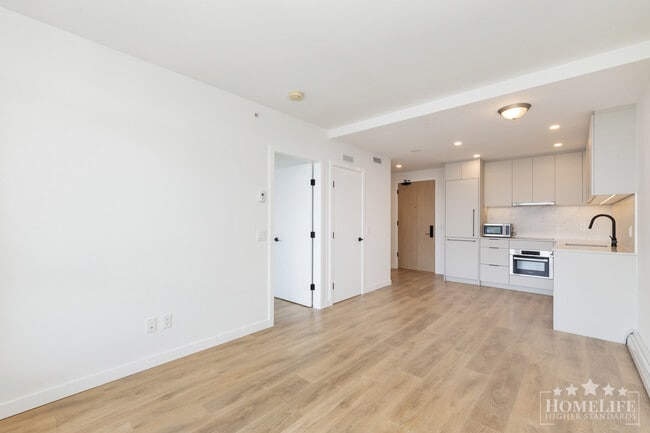 Building Photo - Modern 21st Floor 1 Bedroom Condo at Georgetown One in Surrey City Centre