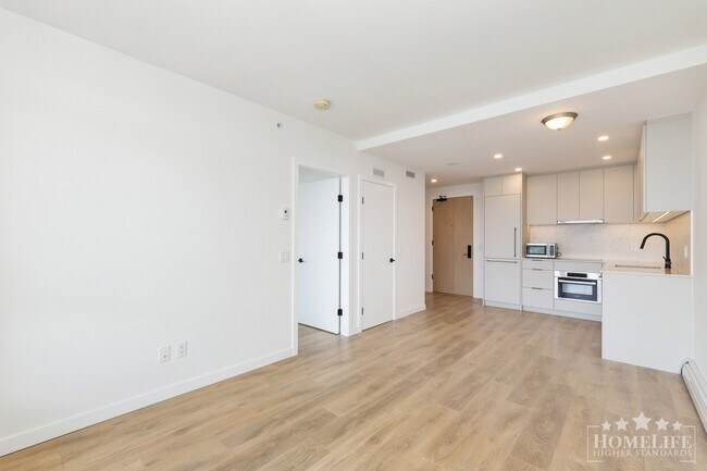 Photo du bâtiment - Modern 21st Floor 1 Bedroom Condo at Georgetown One in Surrey City Centre