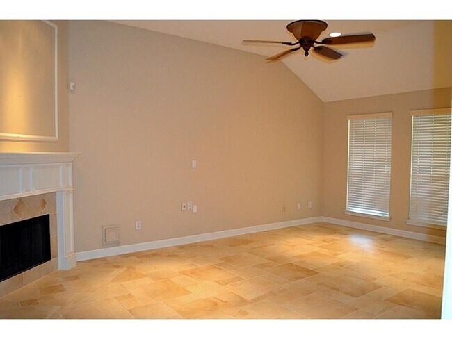 Foto del edificio - Glenhill Drive, Pearland, TX 77584 - 3 BR 2.5 BA single-family home