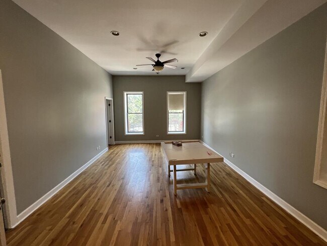 Building Photo - 3 bedroom in Chicago IL 60622