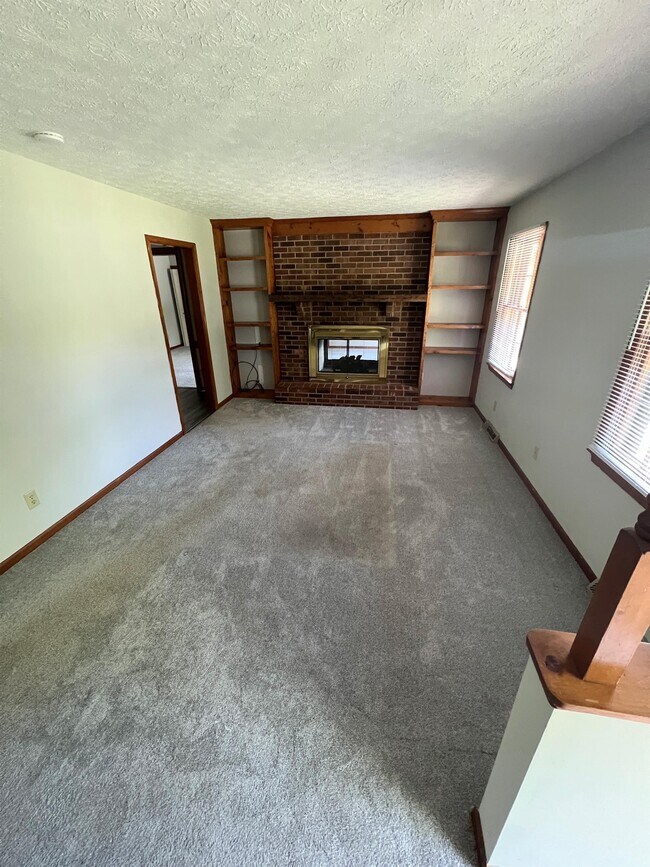 Building Photo - 1512 Greenview Dr