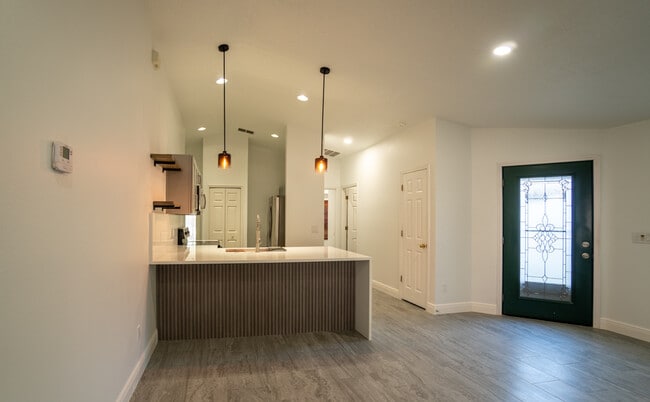 Building Photo - 1903 Seatonham St