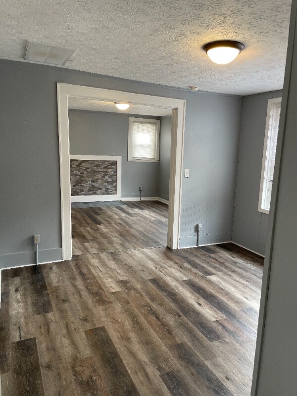 Foto del edificio - 830 W 5th St