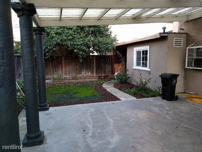 Foto del edificio - 6 br, 3.5 bath House - 1421 Joe Dimaggio Ct
