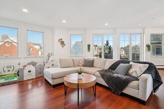 Building Photo - 205 Shearwater Ct W