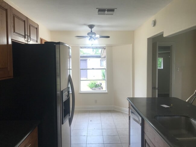Foto del edificio - Remodeled 4 bedroom 2 bath home ready for move-in