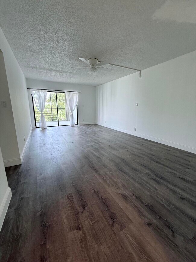 Foto del edificio - 9235 SW 8th St