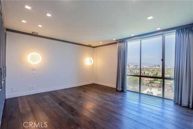 Building Photo - 2160 Century Pk E