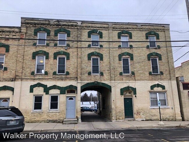 Building Photo - 205 Baldwin St