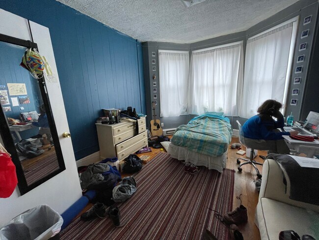 Building Photo - 881 Huntington Ave