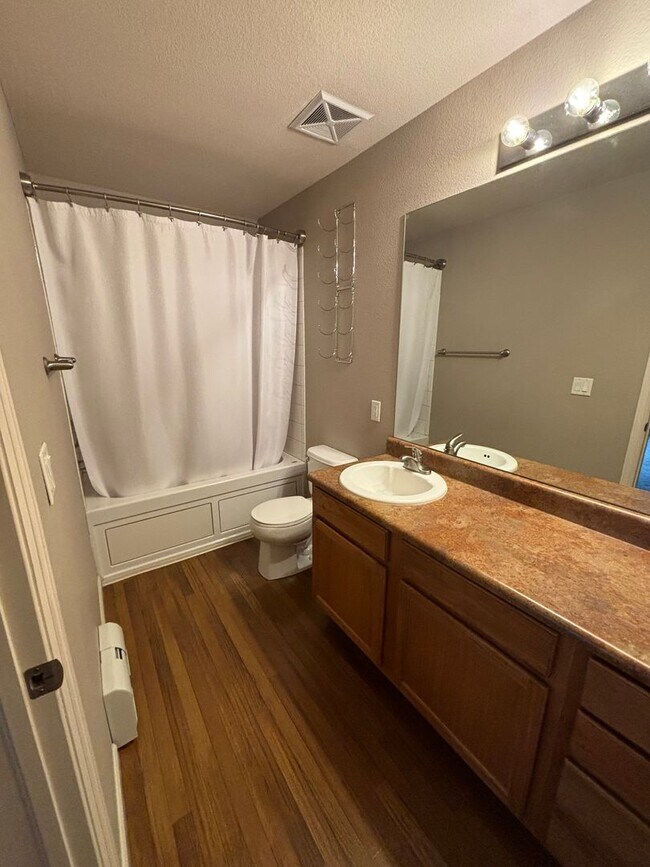 Foto del edificio - Apartment at River Park Condos
