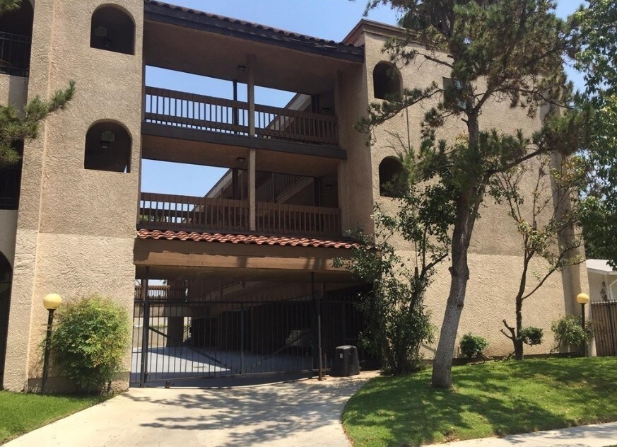 Foto del edificio - 629-631 E Elk Ave