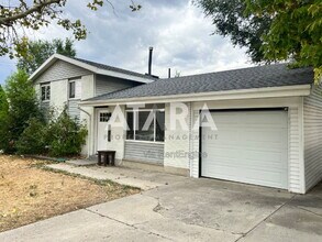 Building Photo - 3213 Rushton Ln
