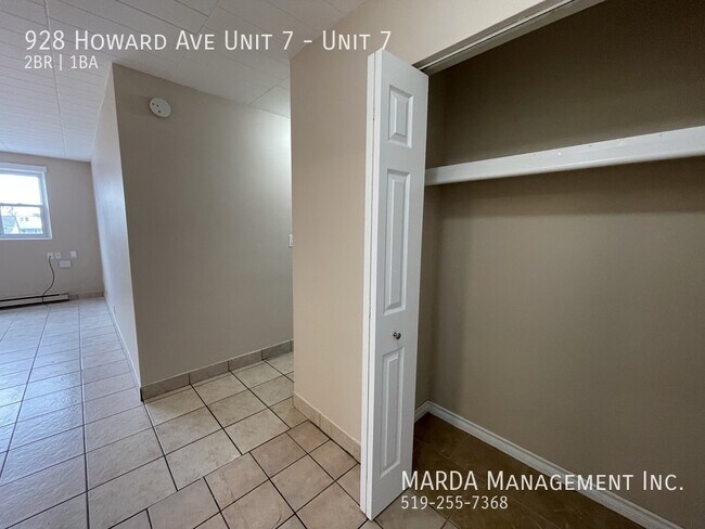 Photo du bâtiment - SPACIOUS 2 BED/1BATH IN CENTRAL WINDSOR + HYDRO
